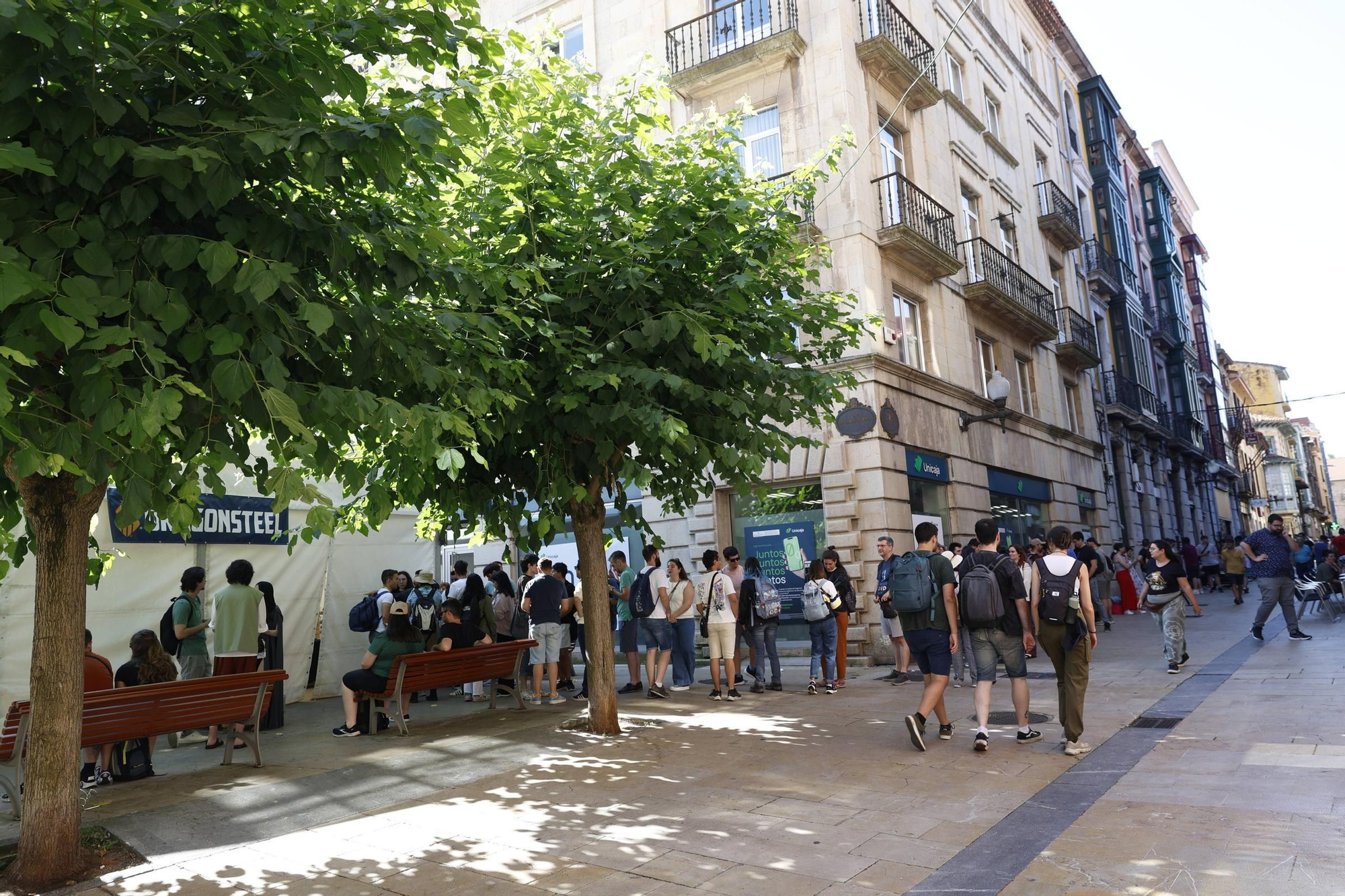 EN IMÁGENES: Brandon Sanderson desata la locura en su segundo día en Avilés