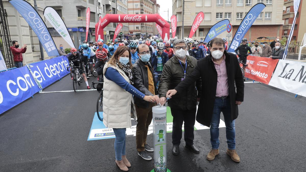 Las imágenes de la última etapa de la Vuelta a Asturias: crónica y reacciones