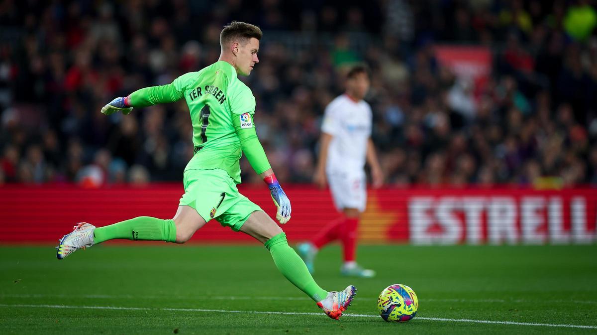 Ter Stegen, portero del Barça, durante el partido contra el Sevilla en el Spotify Camp Nou