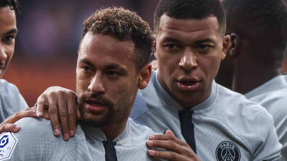 Neymar y Mbappé durante un partido de la Ligue 1