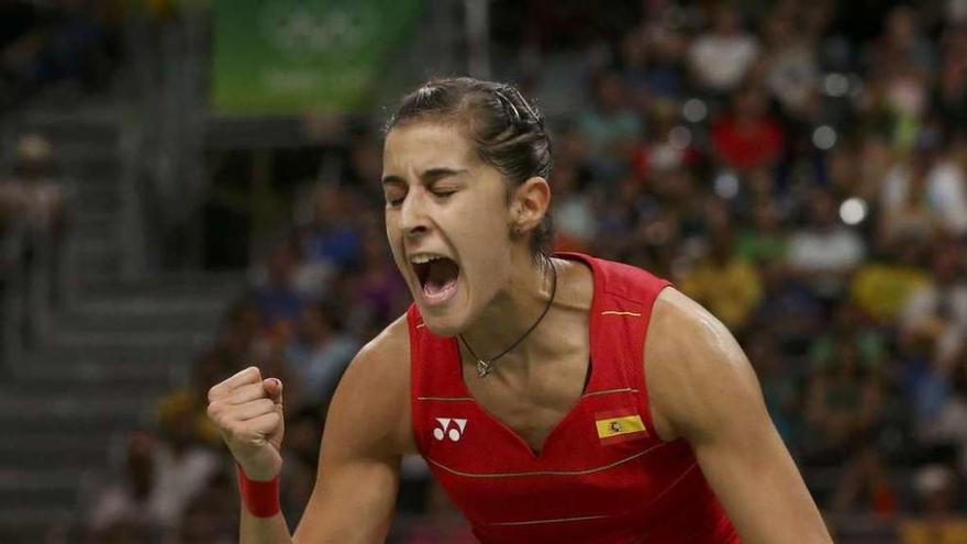 Carolina Marín celebra el pase a la final de los Juegos Olímpicos ante la china Li Xuerui.