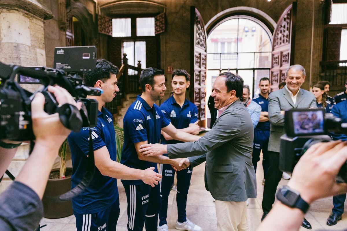 Jugadors i jugadores van rebre les felicitacions pels seus èxits al recent Mundial d'Argentina.