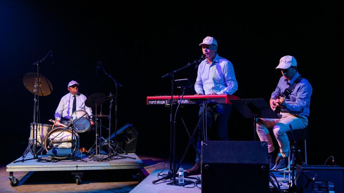 Ramon Agenjo, Jou Sanfeliu y Artur Deu en un momento de su actuación en el teatre Lliure