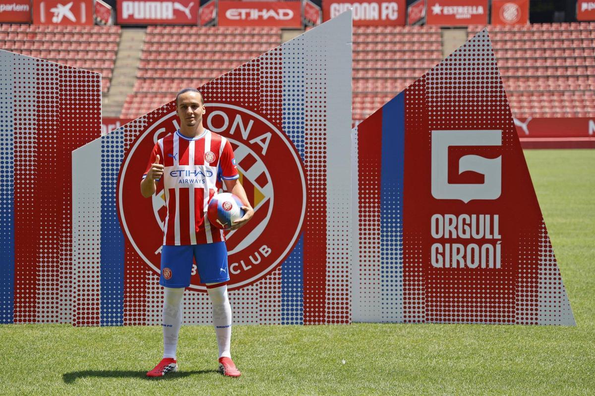 Les imatges de les presentacions dels nous jugadors del Girona FC Morante i Izan