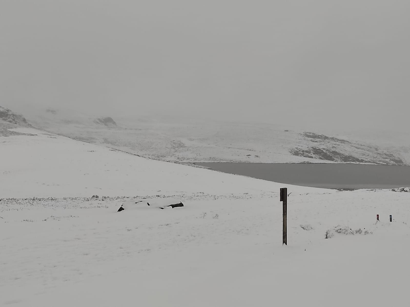 GALERÍA | Nieve en la Laguna de los Peces de Sanabria, Zamora