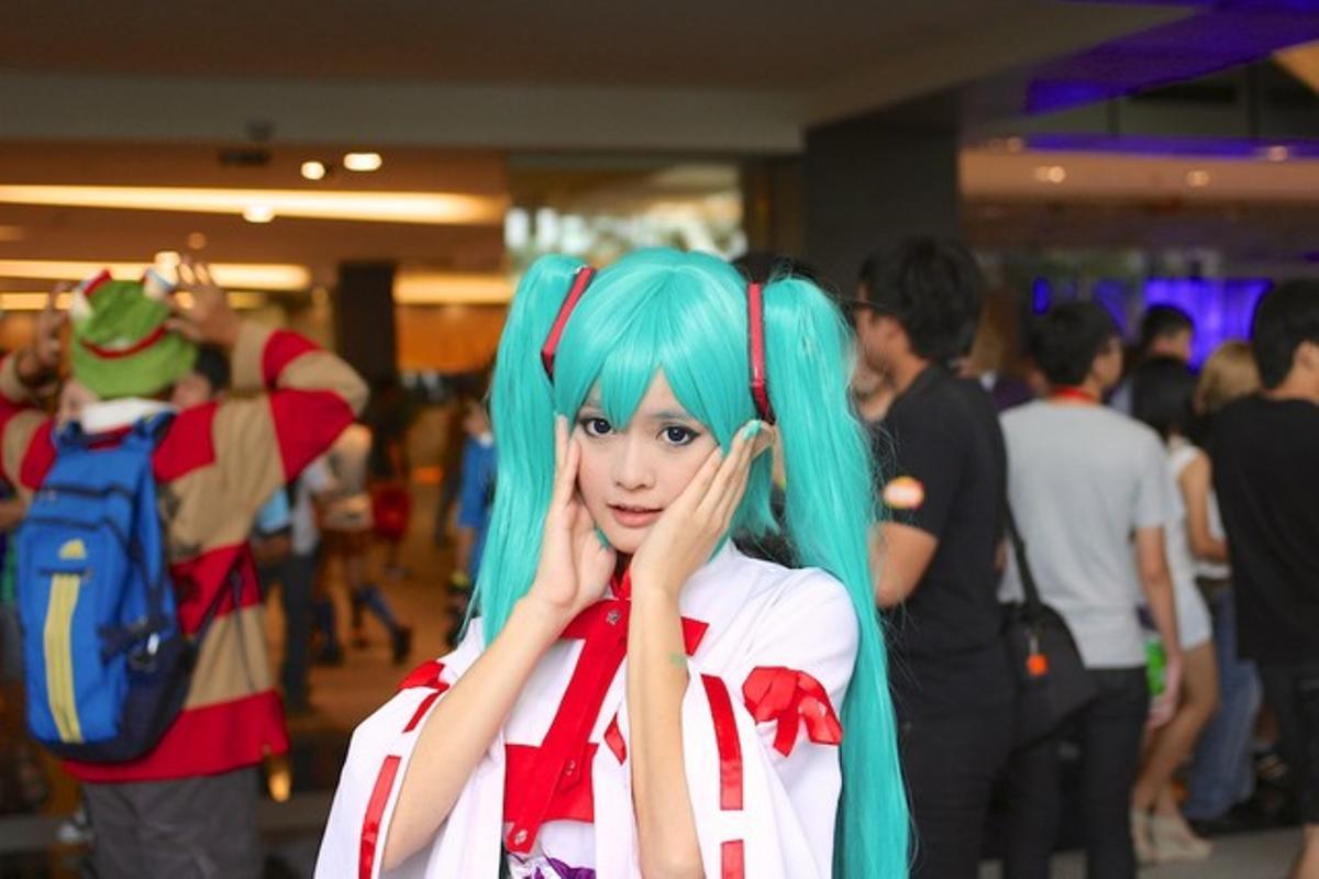Imatge de l’Anime Festival Àsia 2013, amb una noia vestida com els seus herois dels dibuixos animats. Imatge de l’Anime Festival Àsia 2013, amb una noia vestida com els seus herois dels dibuixos animats.