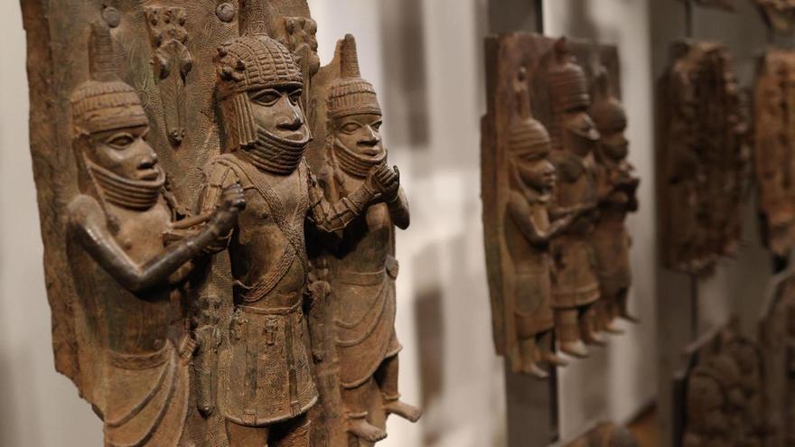 Dos museos británicos devuelven temporalmente decenas de joyas expoliadas a Ghana
