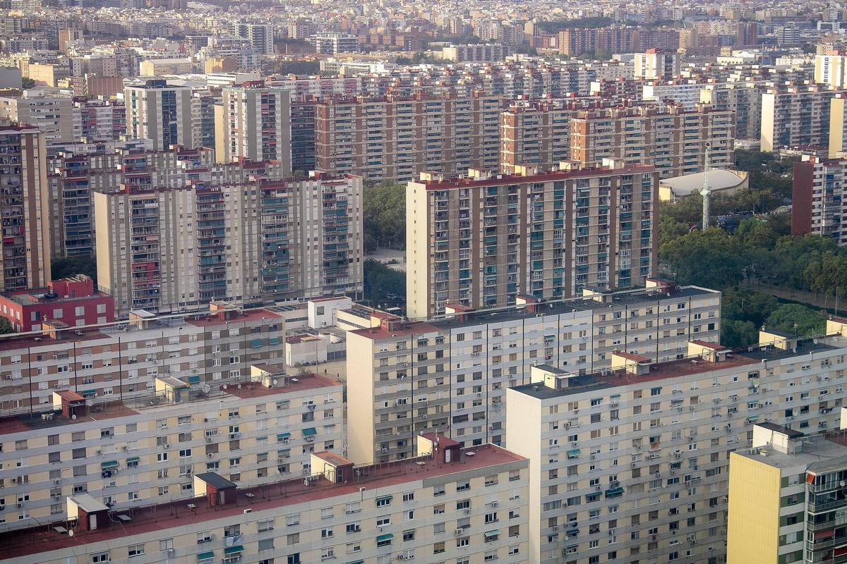 Vvistas aérea de viviendas de Bellvitge desde el restaurante de la cúpula del hotel Hyatt Regency.