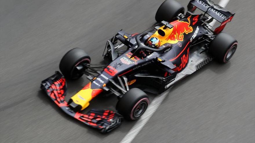 Red Bull domina los primeros libres