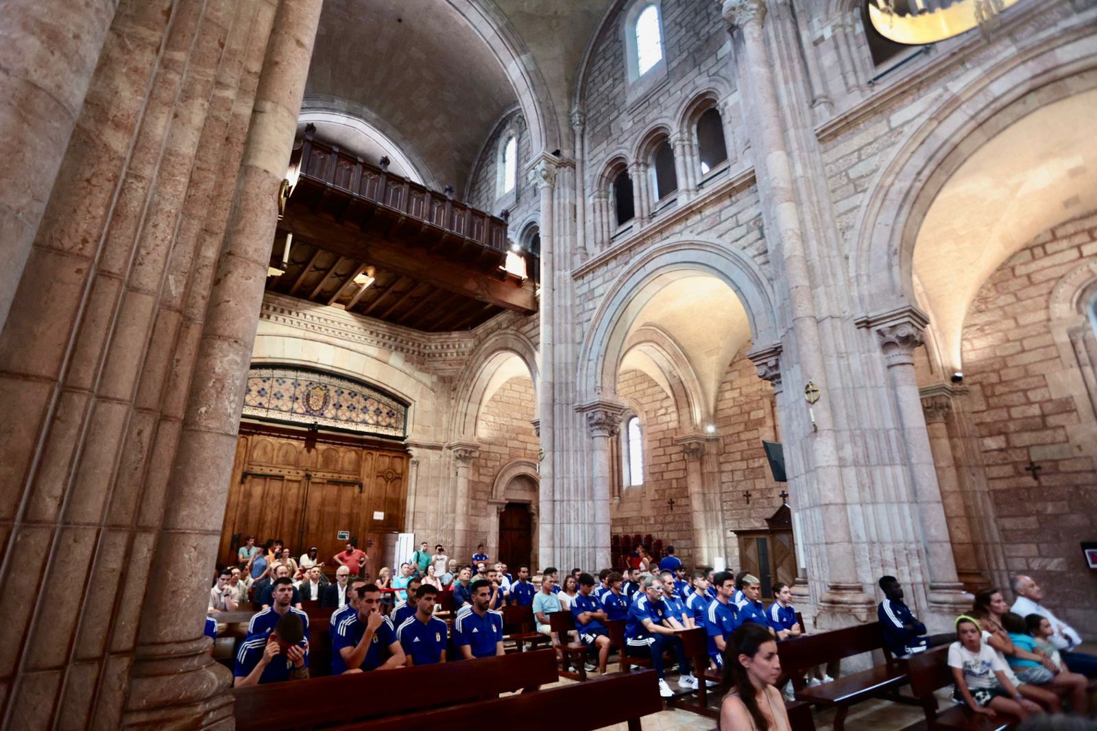 En imágenes: Así ha sido la visita del Real Oviedo a Covadonga junto a Pachuca