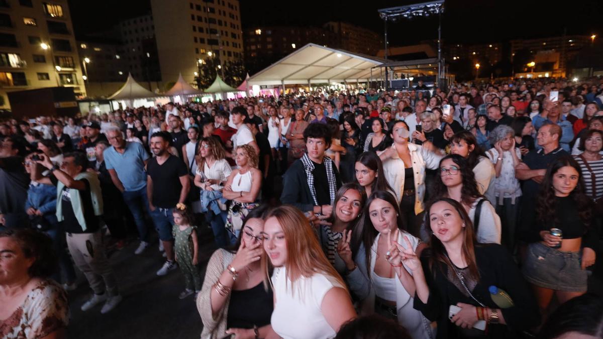 Público asistente a una de las verbenas de San Agustín en una imagen de archivo.