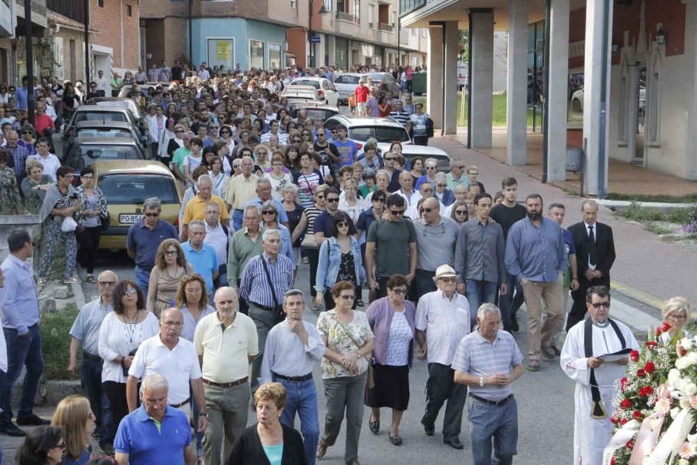 Multitudinario adiós a Fina Acuña