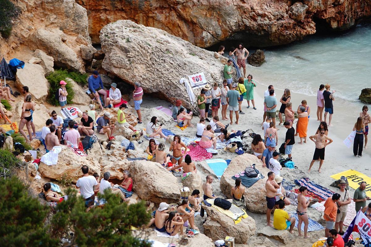 Los mallorquines 'recuperan' el Caló des Moro