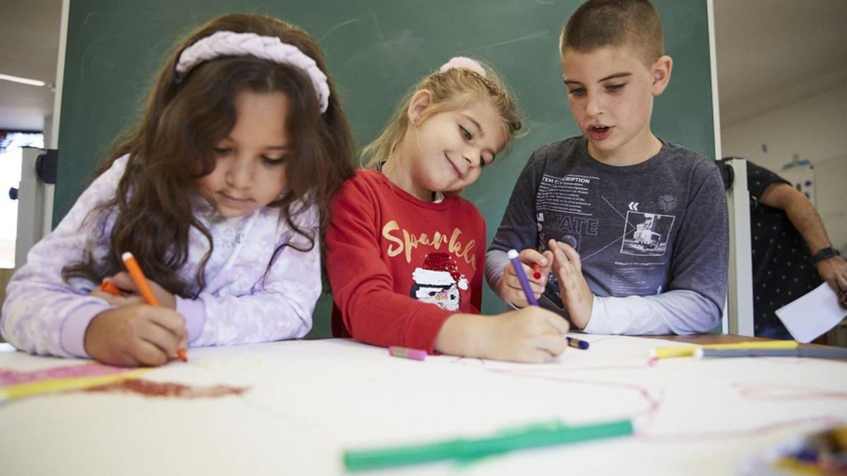 Los niños precisan de apoyo para mejorar su estudio y su autoestima. // Foto cedida por La Fundación “la Caixa”.