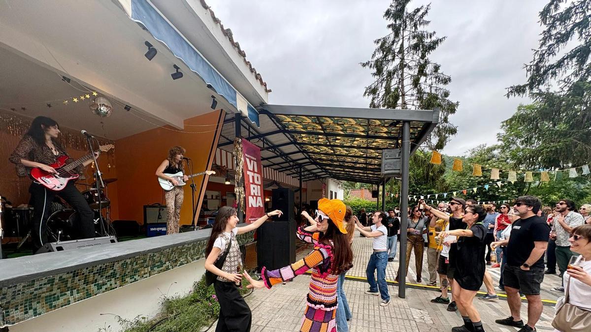 Concierto de «Dear Joanne» en «El guateque de Vitorina» en El Condao, Laviana.