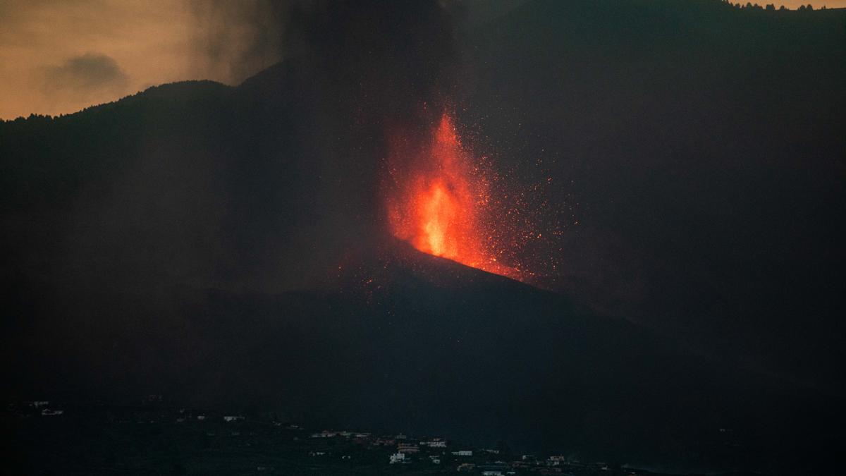 El volcán de ‘Cumbre Vieja’, en plena erupción en La Palma