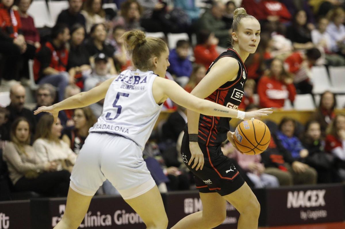 Jocyte en una acció del partit contra el Joventut a Fontajau. | ANIOL RESCLOSA
