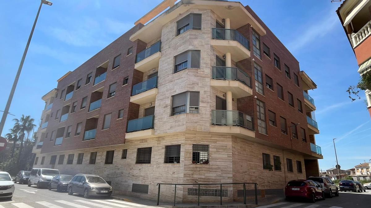 Edificio del casco urbano de Beniel donde se produjeron los hechos.