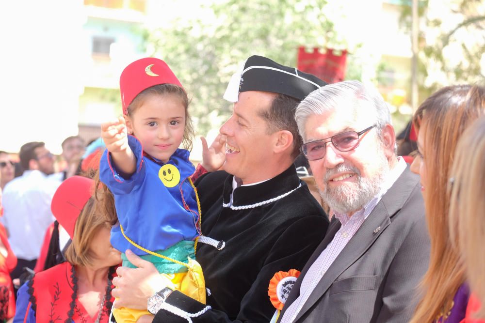 La imagen de San Antón vuelve a presidir el altar mayor de la iglesia de Santa Ana.