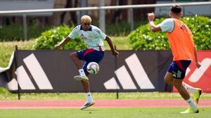 Lamine Yamal, en un entrenamiento con la selección española en la ciudad deportiva de Las Rozas.