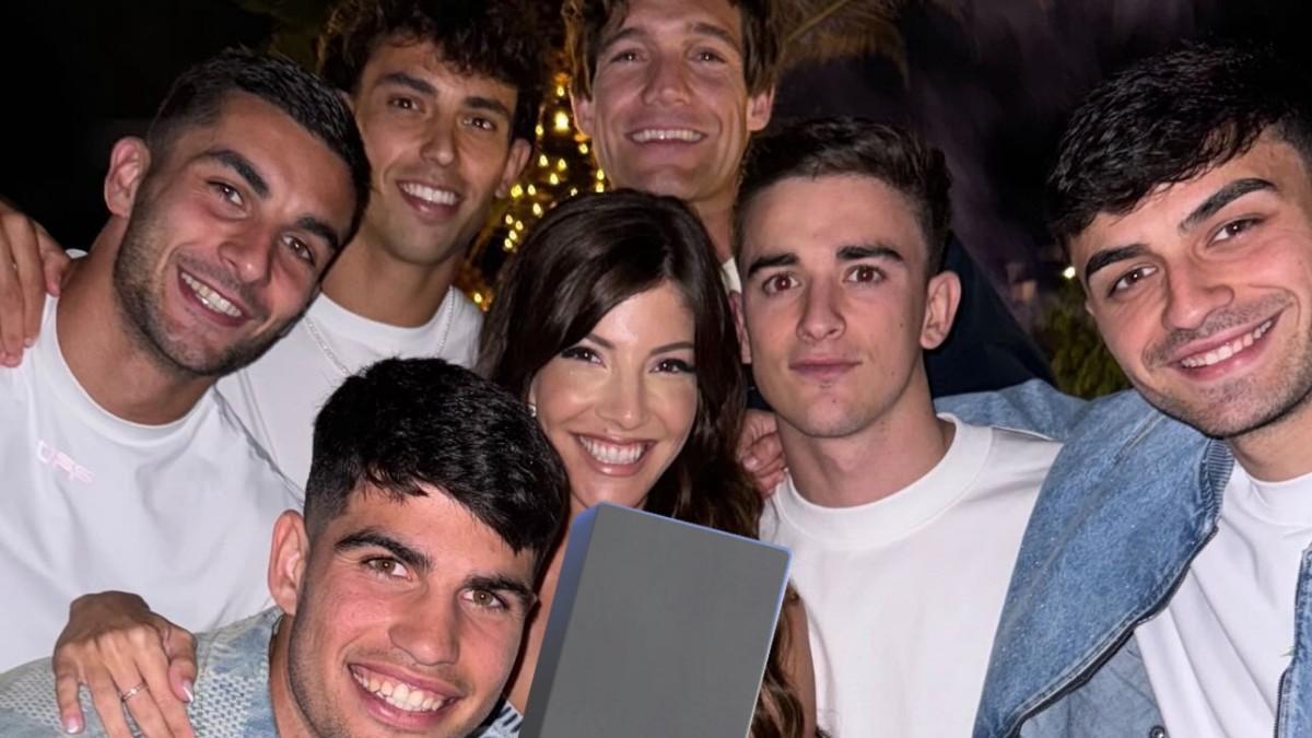 Jugadores del Barça y Alcaraz con Tita Nati