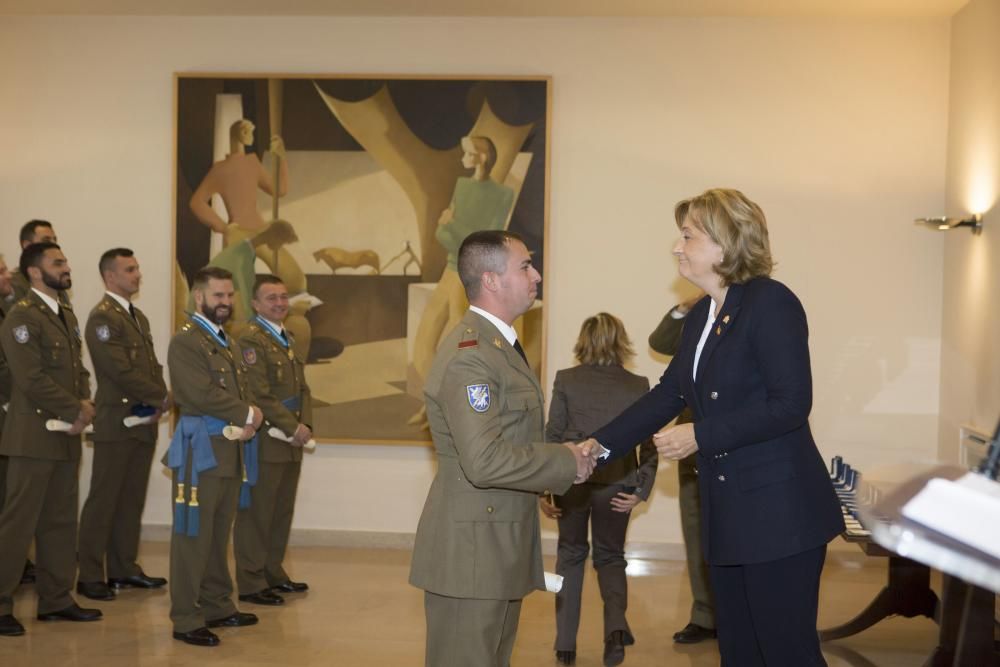 Entrega de distinciones de la orden del mérito civil a 16 integrantes del regimiento de infantería Príncipe