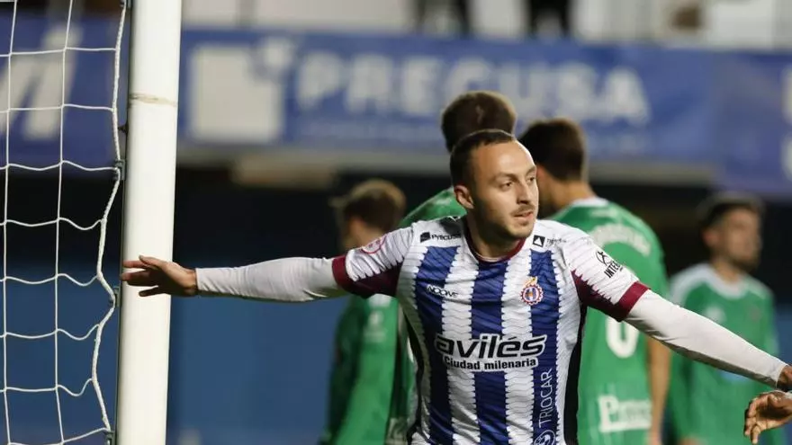 Un jugador clave para el Real Avilés: Santamaría vuelve a encontrar su sitio en el campo