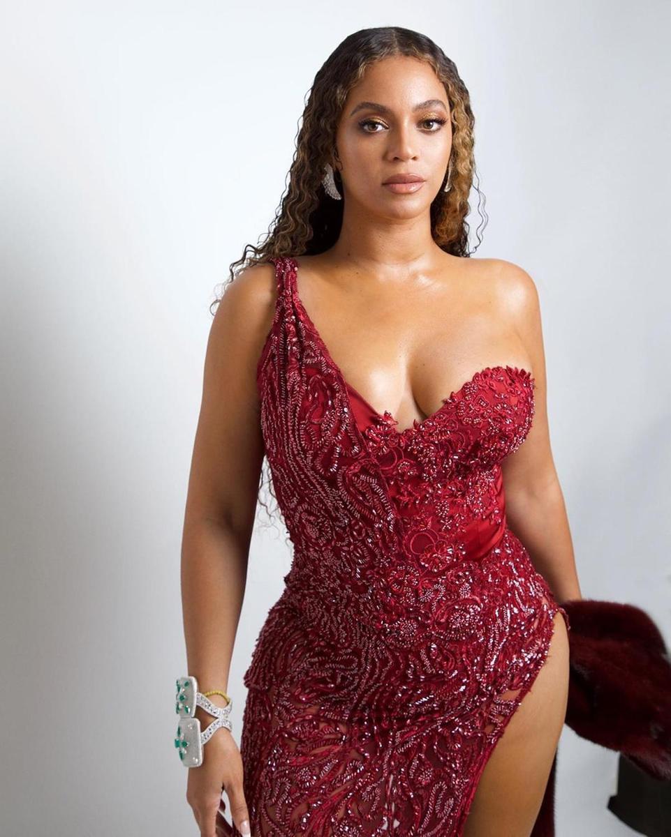 Beyoncé con vestido de Walter Collection