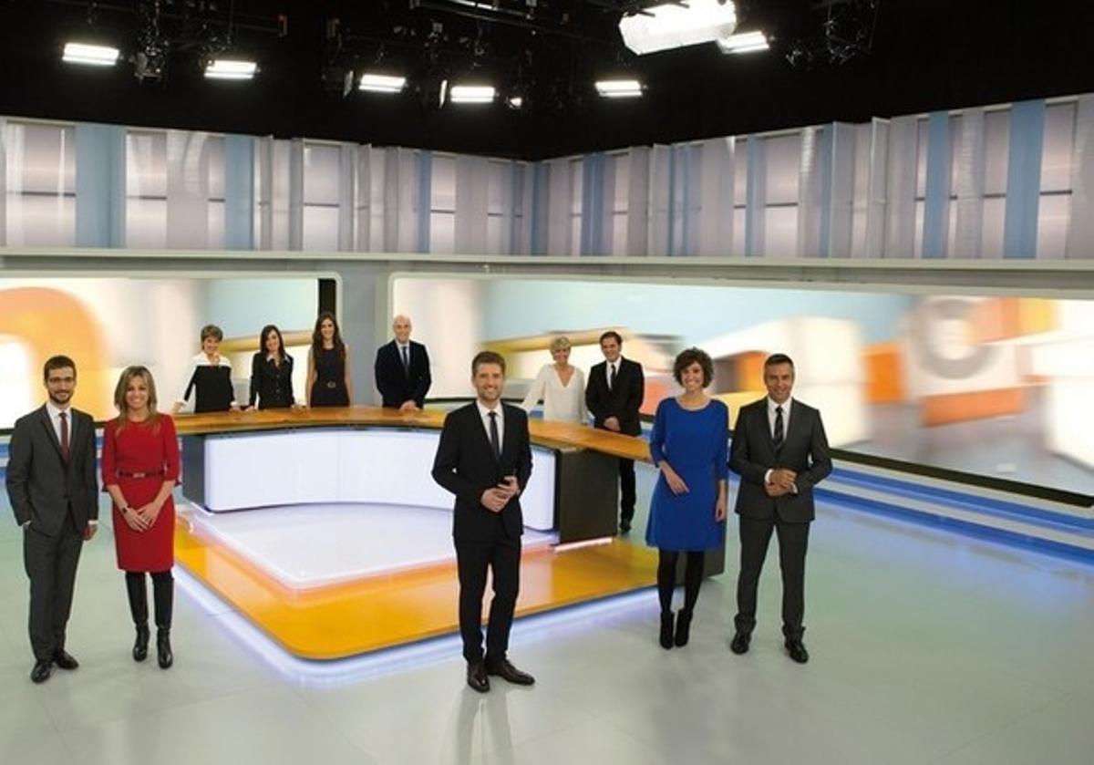 L’equip del nou Telenotícies de TV-3, amb Toni Cruanyes al capdavant. L’equip del nou Telenotícies de TV-3, amb Toni Cruanyes al capdavant.