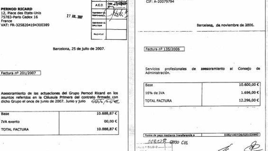 Fotocopias sobre facturas pagadas por algunas de las multinacionales a  Aizoon.