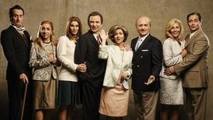 Els actors de ’Polònia’ en la seva caracterització com a família reial.