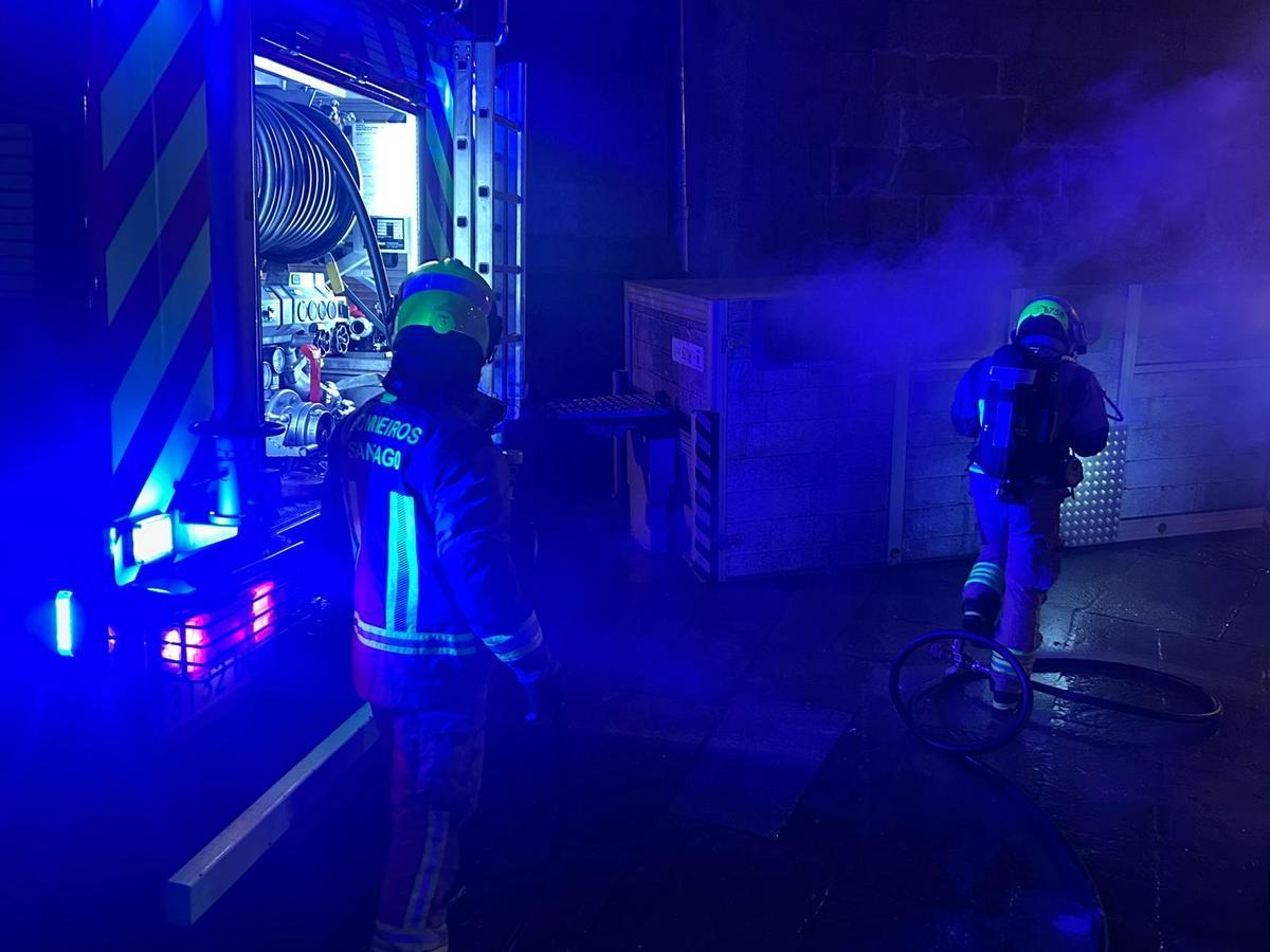 Bengalas, petarBengalas, petardos y cortes de tráfico en la segunda manifestacion contra el desalojo de la Algaliados y cortes de tráfico en la segunda manifestacion contra el desalojo de la Algalia