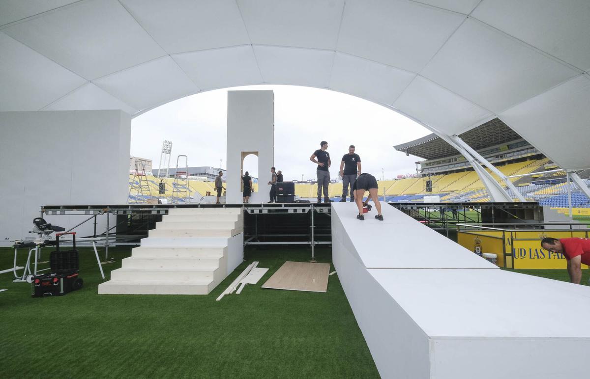 Preparativos en el Estadio de Gran Canaria para la misa del papa León XIV
