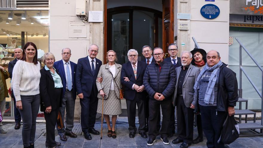 María Victoria Atencia vuelve a la calle Ángel donde nació