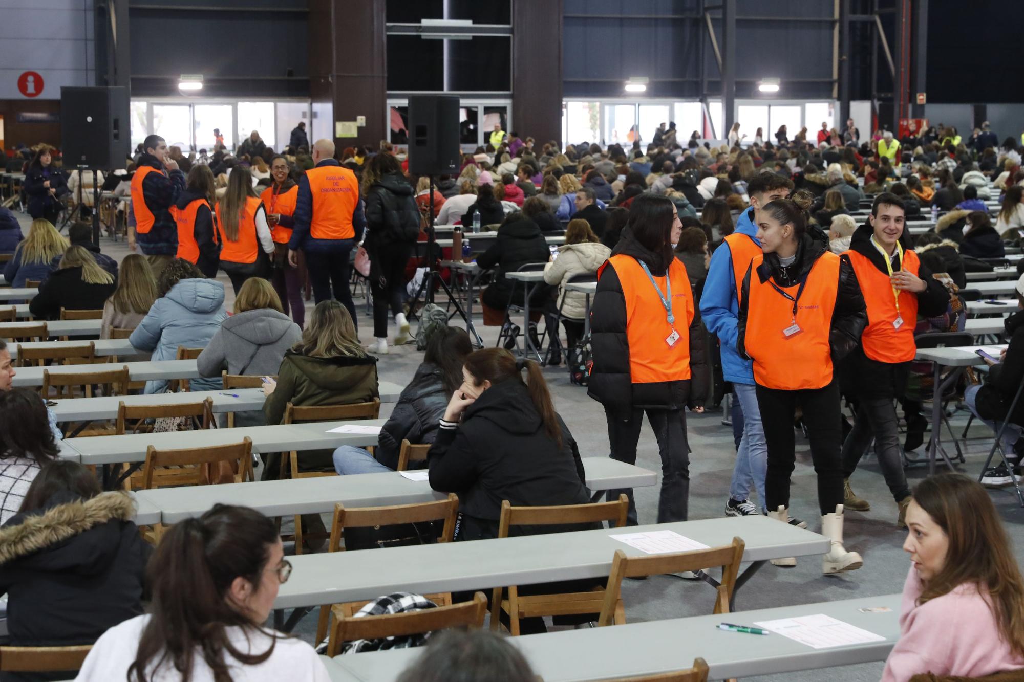 EN IMÁGENES: Nervios y curiosidad en el primer día de oposiciones de la Administración autonómica