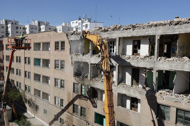 Comienza el derribo de la comisaría de Mayandía
