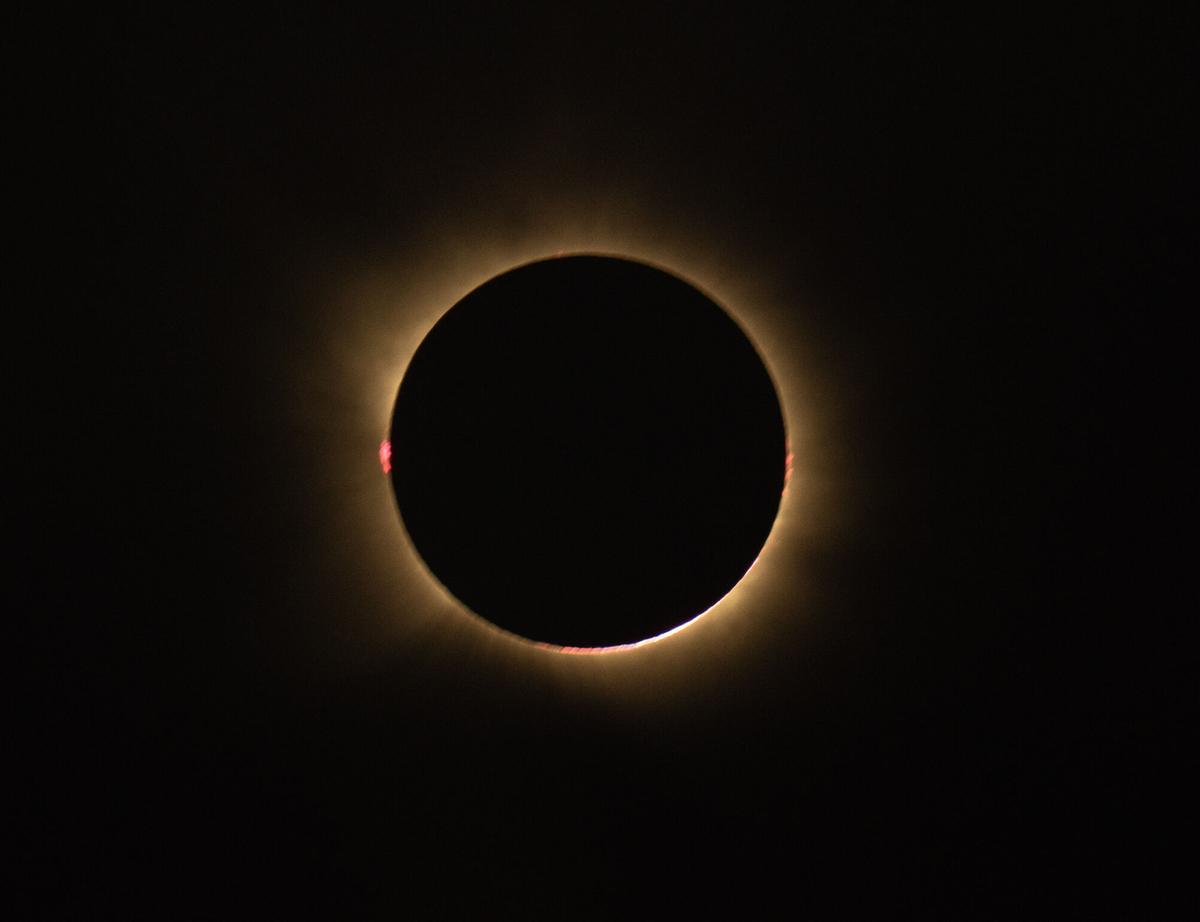 Cientos de curiosos se acercaron a ver un evento astronómico único en Punta Herminia Cientos de curiosos se acercaron a ver un evento astronómico único en Punta Herminia