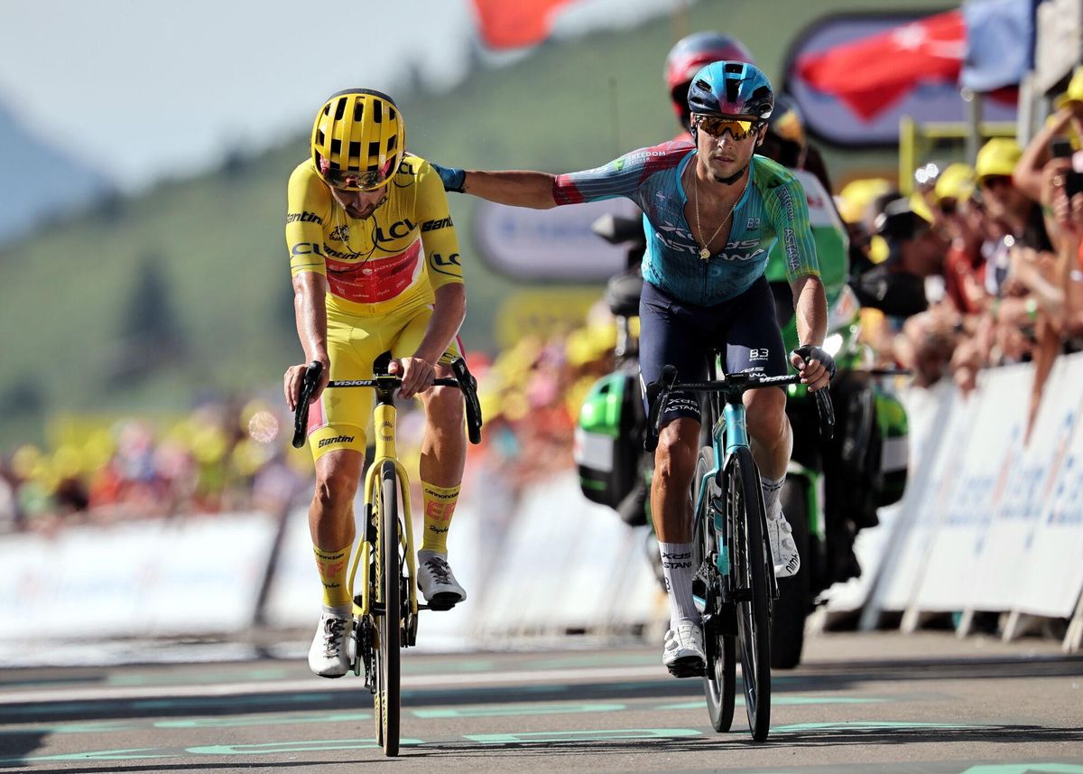 HAUTACAM (France), 17/07/2025.- The Yellow Jersey overall leader Irish rider Ben Healy of EF Education - EasyPost team (L) and Italian Simone Velasco of XDS Astana team arrive at the finish of the 12th stage of the Tour de France cycling race over 180.6km from Auch to Hautacam, France, 17 July 2025. (Ciclismo, Francia) EFE/EPA/CHRISTOPHE PETIT TESSON