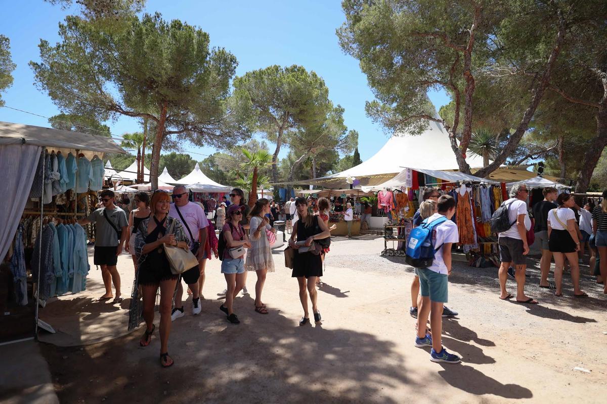 La apertura del Hippy Market de es Canar, en imágenes