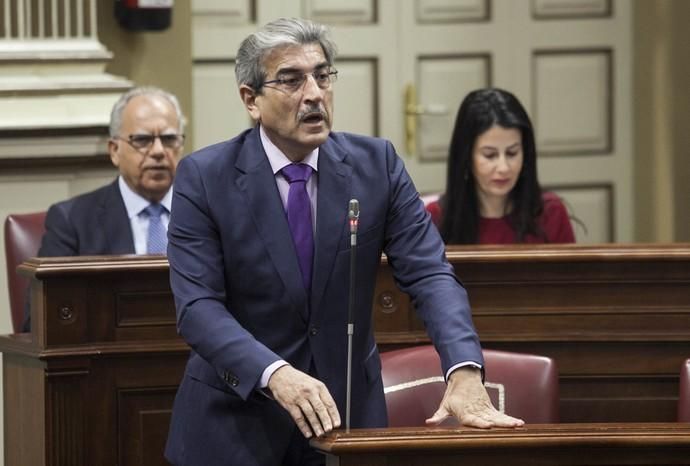 Pleno en el Parlamento de Canarias