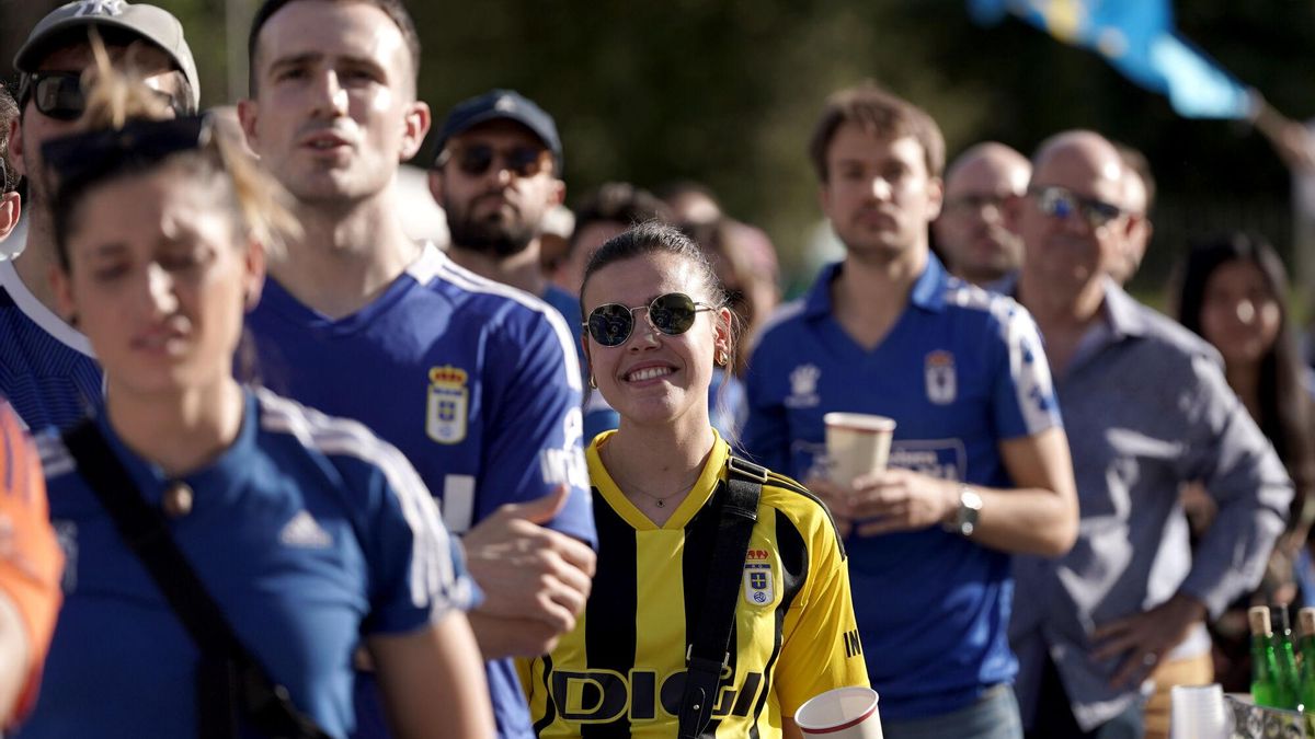 Así fue la fiesta del ascenso del Real Oviedo en Madrid.