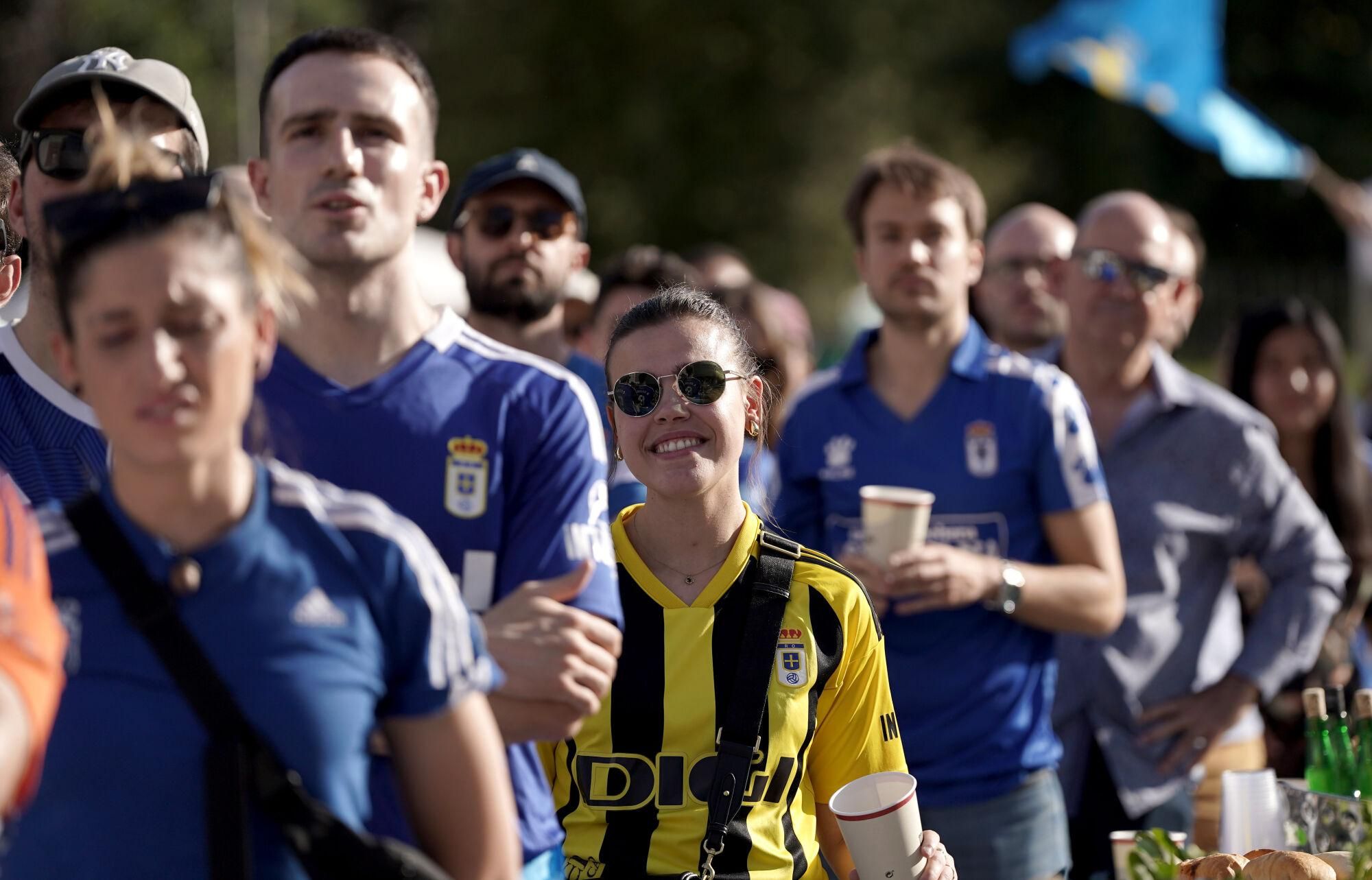 Así fue la fiesta del ascenso del Real Oviedo en Madrid.