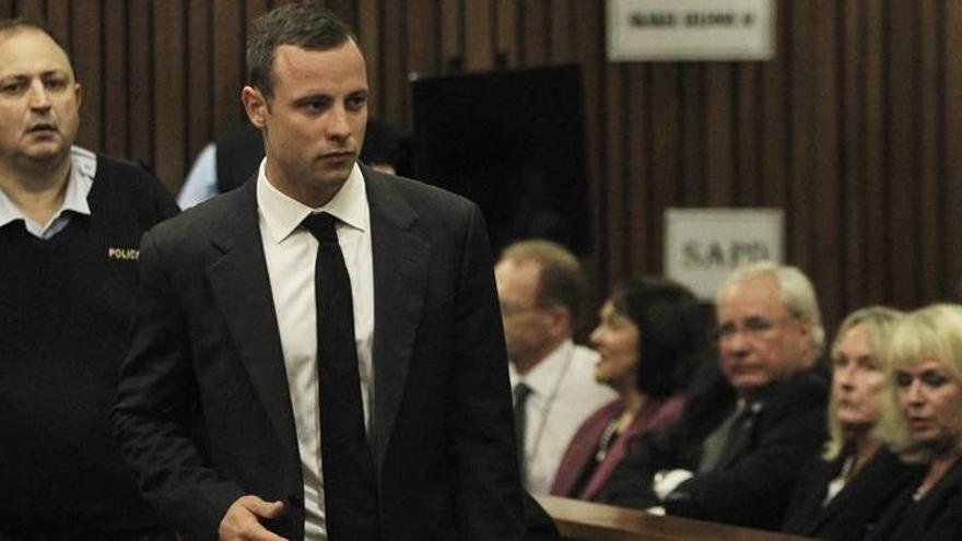 Pistorius se sienta en el banquillo un año después de matar a su novia