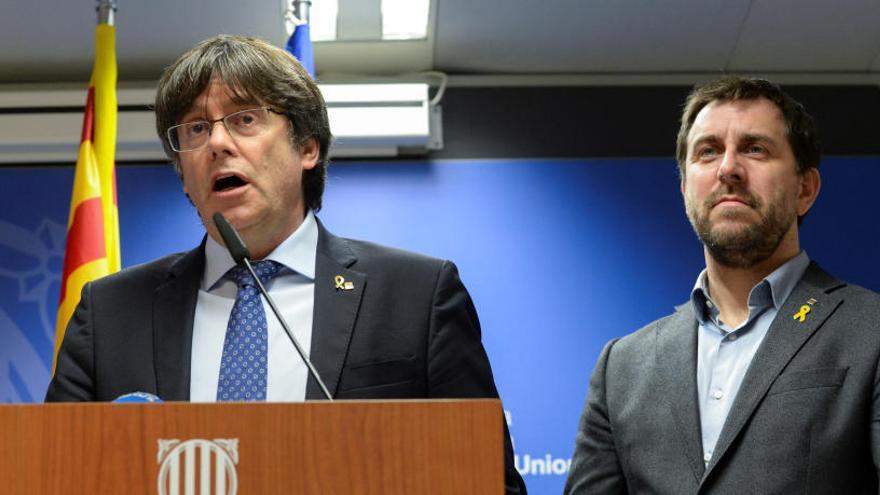 Puigdemont y Comín en rueda de prensa en Bruselas.