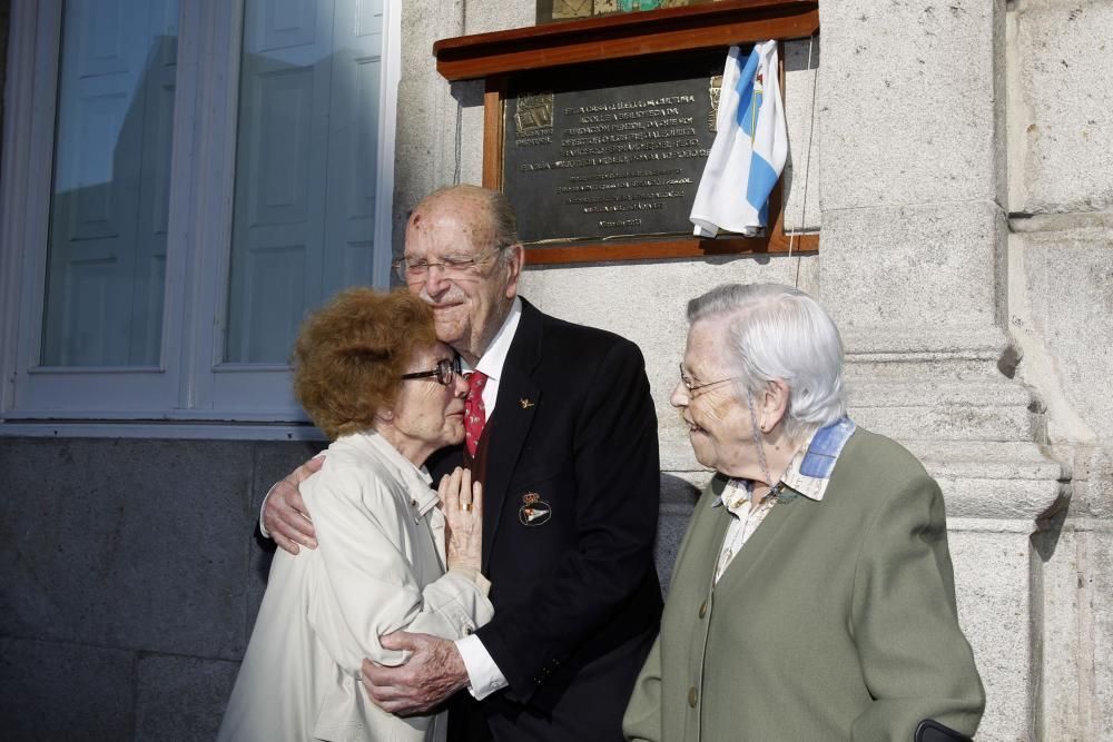 Fernández Albor se convirtió en centenario el pasado mes de septiembre. Fue presidente gallego entre 1982 y 1987, cuando fue desalojado por una moción de censura, y posteriormente fue eurodiputado.