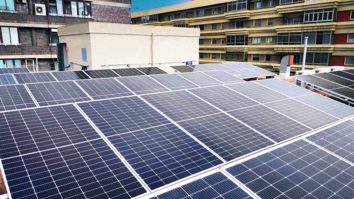 ECONOMÍA ENERGÍA RENOVABLE: La tienda HiperDino de Triana ya cuenta con una  instalación fotovoltaica