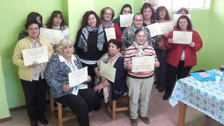 Grupo de mujeres participante en el curso de formación gerontológica organizado en Santa Colomba de las Monjas.