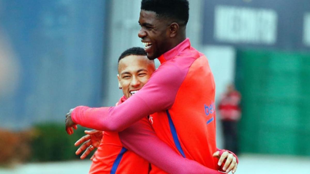 Umtiti, junto a Neymar durante un entrenamiento