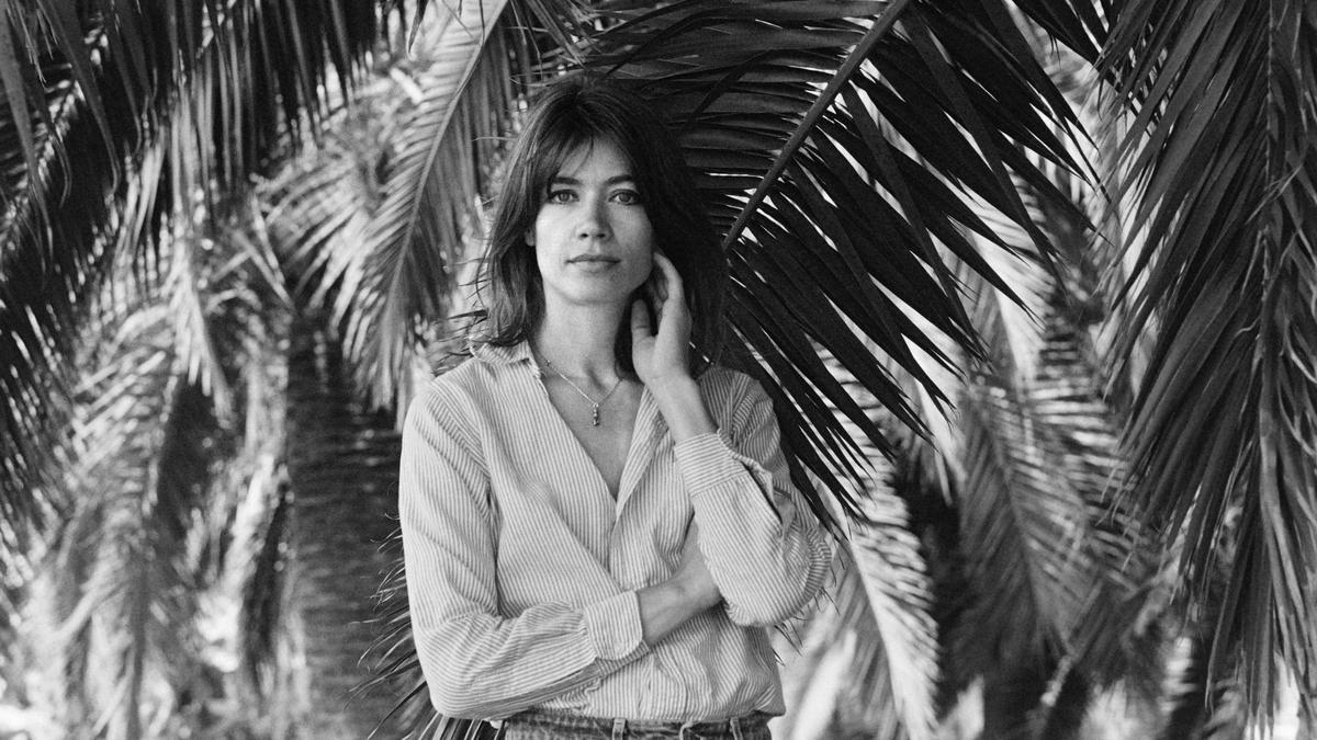La cantante francesa Francoise Hardy posa en su casa de Calvi (Francia) en agosto de 1977