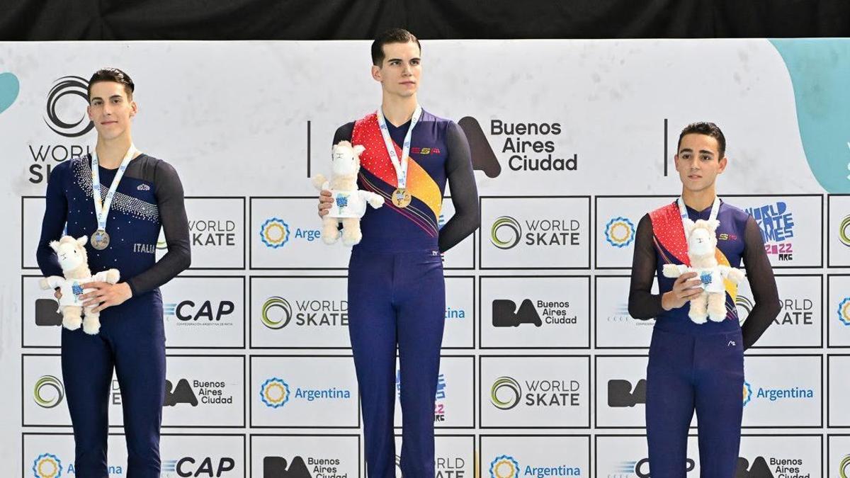 Pau García revalida su título de campeón del mundo de patinaje artístico.